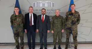 Ministri, Maqedonci dhe komandanti i FSK-së, Bashkim Jashari, biseduan me kryetarin e Përgjithshëm të NATO-s për Operacione, Thomas Goffus