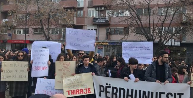 Ka përfunduar protesta e organizuar nga shoqëria civile pas rastit të abuzimit të 16-vjeçares në Drenas