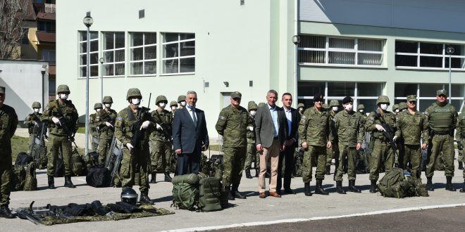 Ministri i Mbrojtjes, Anton Çuni, njoftohet për nivelin e gatishmërisë operacionale të Regjimentit të Tretë të Forcave Tokësore