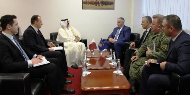 Ministri i Mbrojtjes, Rrustem Berisha priti në takim ambasadorin e Katarit, Ali bin Hamad Al Marri