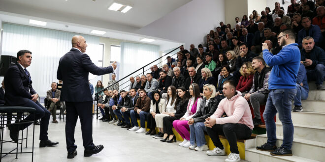 Kreu i AAK-së, Ramush Haradinaj, në vazhdën e bashkëbisedimeve me qytetarët e Kosovës ka vizituar Gjilanin