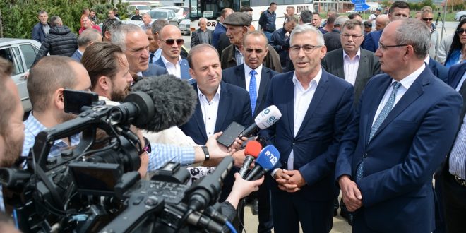 Zëvendës-ministri, Rexhep Kadriu, mori pjesë në fillimin e punimeve të rrugës, Babush - Tërn – Luboc – Koshare – Slivovë