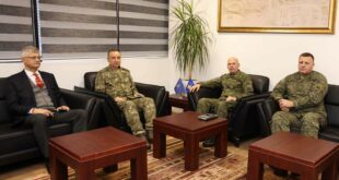 Komandanti i FSK-së, Bashkim Jashari, priti në takim Komandantin e KFOR-it, Özkan Ulutash