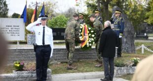 Xhelal ministri dhe Grada ceremoniale e FSK-së, nderojnë varrezat e serbëve që pushtuan Kosovën në vitet 1912-1914