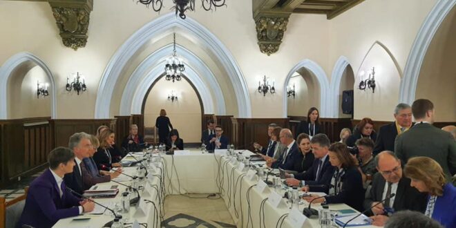 Gjatë takimit, në Bukuresht ministrja Xhaçka theksori rolin e Shqipërisë si faktor stabiliteti e bashkëpunimi rajonal