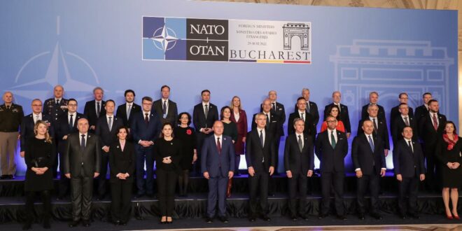Ministrja, Olta Xhaçka, mori pjesë në takimin e ministrave të Jashtëm të NATO-s, që u mbajt në Bukuresht