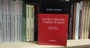 Doli në dritë libri autobiografik me dy vëllime: “Kujtime të ndritura të kohëve të errëta”, i autorit, Nysret Hajdari