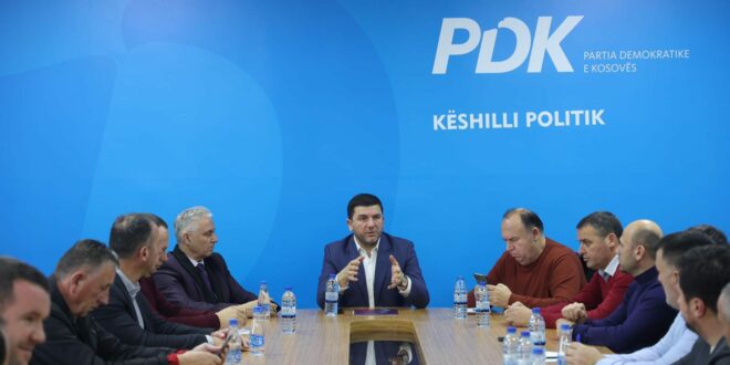 Kryetari i PDK-së, Memli Krasniqi, ka takuar dhe ka biseduar me Këshillin Politik të partisë