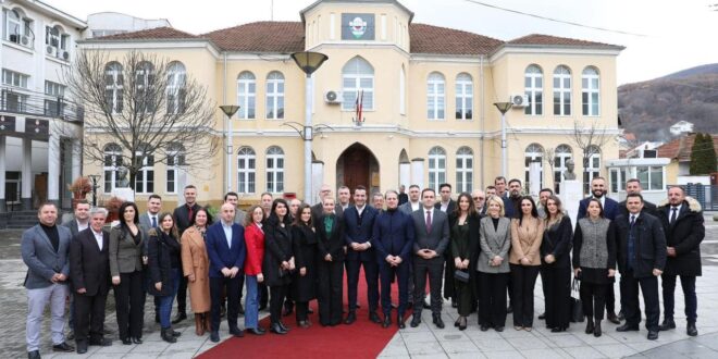 Kryetari i Bashkisë së Tiranës, Erion Veliaj, u nderua me titullin “Qytetar Nderi” nga qyteti i Preshevës