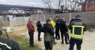 Policia e Kosovë: Pas vërshimeve në disa pjesë të vendit, po e monitorojnë situatën dhe se po u dalim në ndihmë qytetarëve