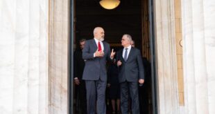 Kryeministri i Shqipërisë, Edi Rama u prit në një takim në Athinë nga kryetari i parlamentit grek, Constantine Tassoulas