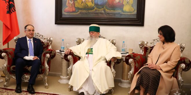 Me rastin e ditës së Sulltan Nevruzit, kryetari i Shqipërisë, Bajram Begaj, vizitoi Selinë e Kryegjyshatës Botërore Bektashiane