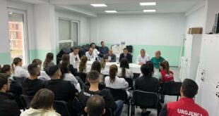  Kryetari Kastrati takoi doktorët dhe infermierët e rinj që  nisën punën në QKMF-në  '' Dr. Shpëtim Robaj'' në  Malishevë