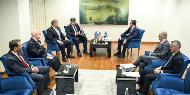Kryeministri Kurti dhe Besnik Bislimi, biseduan me emisarët, Gabriel Escobar dhe Mirosllav Lajçak
