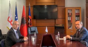 Deputeti i LDK-së, Avdullah Hoti takon ambasadorin e OSBE-së për Kosovë, Michael Davenport, diskutojnë për gjendjen aktuale