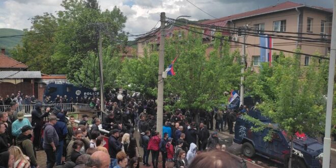 Kryetari i Zubin Potokut, Izmir Zeqiri dhe kryetari i Zveçanit, Ilir Peci janë të shqetësuar për mundësinë e eskalimit të situatës