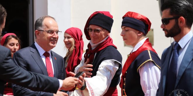 Kryetari i Shqipërisë, Bajram Begaj shpallet “Qytetar Nderi” nga Komuna arbëreshe e Roshanos, në Itali