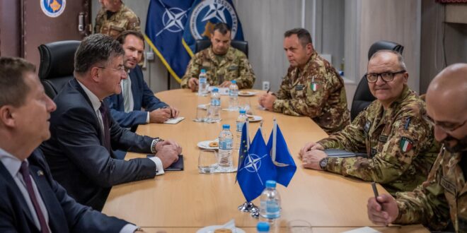 Emisari, Mirosllav Lajçak dhe shefi i zyrës së BE-së në Kosovë, Tomas Szunyog, biseduan me komandantin e KFOR-it, Angelo Ristuccia