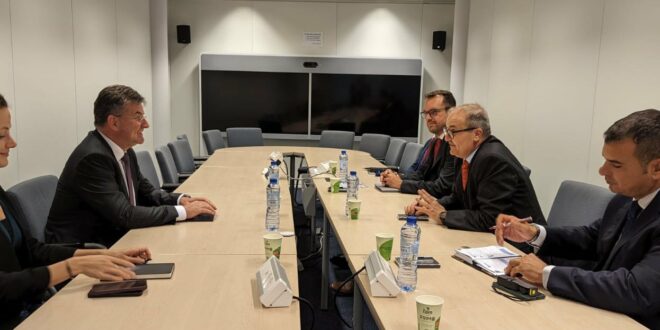 Emisari i BE-së për dialogun Kosovë-Serbi, M. Lajçak, është takuar në Bruksel me Komandantin e KFOR-it, gjeneral-majorin Ristuccia
