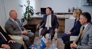 Kryetari i Odës Ekonomike të Kosovës, Berat Rukiqi priti në një takim kryeministrin, Ramush Haradinaj