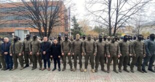Pjesëtarët e Njësitit Special Intervenues të Kosovës, për të dytën herë protestuan para ndërtesës së Qeverisë, në Prishtinë