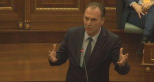 Kryetari i Nismës, Fatmir Limaj, ka thënë se partneret e koalicionit nuk kanë qëndrim të njëjtë për taksën