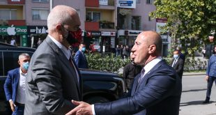 Kryetari i AAK-së, Ramush Haradinaj ka pritur në takim kryeministrin e Shqipërisë, Edi Rama