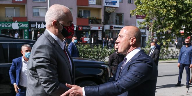 Kryetari i AAK-së, Ramush Haradinaj ka pritur në takim kryeministrin e Shqipërisë, Edi Rama