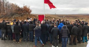 Sot në fshatin Carrallukë të Malishevës zbulohet pllaka përkujtimore e Sefer dhe Bardhec Kleçkës