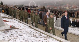Ministri, Berisha dhe komandantit i FSK-së, Rama, bënë homazhe në nderim të martirëve dhe dëshmorëve të Reçakut
