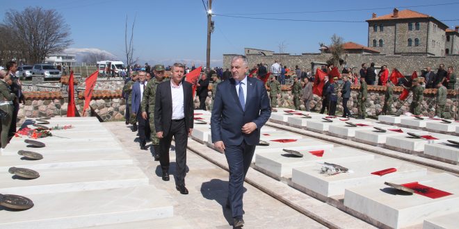 Ministri i Mbrojtjes dhe Komandanti i FSK-së morën pjesë në manifestimin ,,Epopeja e Dukagjinit” në Gllogjan