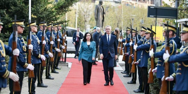 Gjatë vizitës në Kosovë, Jens Stoltenberg u shpreh i shqetësuar me ndikimin rus në rajon dhe retorikën e ndarjes, veçanërisht nga Rusia