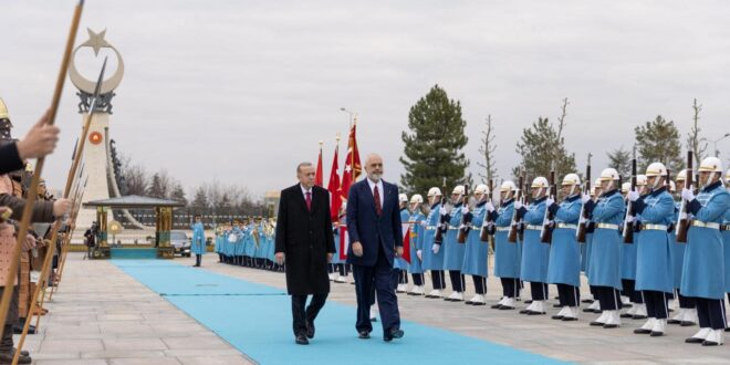 Gjatë qëndrimit për një vizitë zyrtare në Turqi, Kryeministri Rama dhe kryetari Erdogan nënshkruan disa marrëveshje.