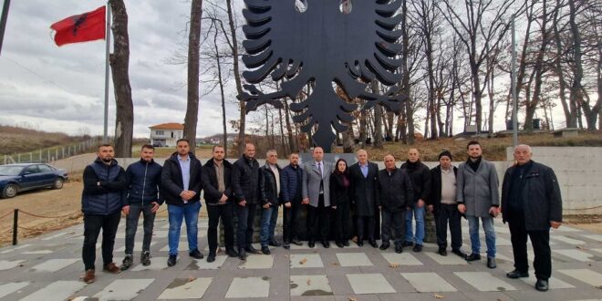 Sot në Krojmir u përkujtuan dëshmorët: Isa Olluri, Enver Olluri, Qamil Olluri, Halil Meta dhe martirët: Afërditë Qeriqi e Musli Bungu