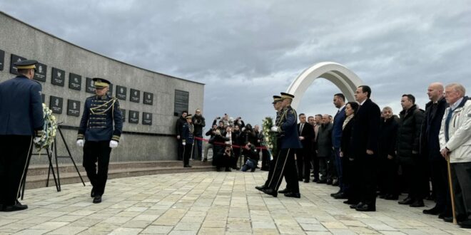 Vjosa Osmani: Jemi këtu jo vetëm për të nderuar viktimat e regjimit gjenocidal të Millosheviqit