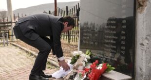 Kryeministri Kurti, ka akuzuar Serbinë se po vazhdon të mohojë krimet e kryera ndaj shqiptarëve gjatë luftës në Kosovë