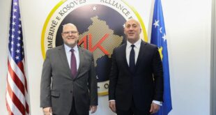 Kryetari i AAK-së, Ramush Haradinaj, ka biseduar me ambasadorin amerikan në Prishtinë, Jeffrey Hovenier