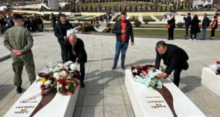 Stafi dhe drejtoria e AMMKM-së, bënë homazhe në Kompleksin Memorial “Adem Jashari” në Prekaz