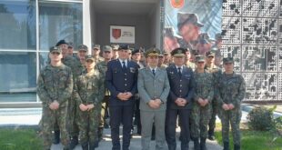 Eprorë të lartë të FSK-së u takuan dhe biseduan me shefin e Shtabit të Forcave të Armatosura të Shqipërisë