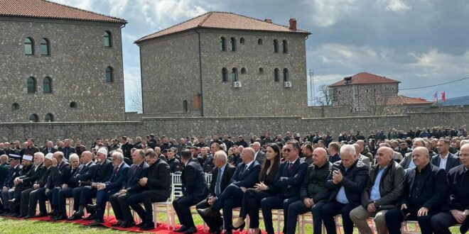 Në postimet e tyre, me rastin e Epopesë së Dukagjinit, Vjosa Osmani dhe Albin Kurti, nuk përmendin, Ramush Haradinajn