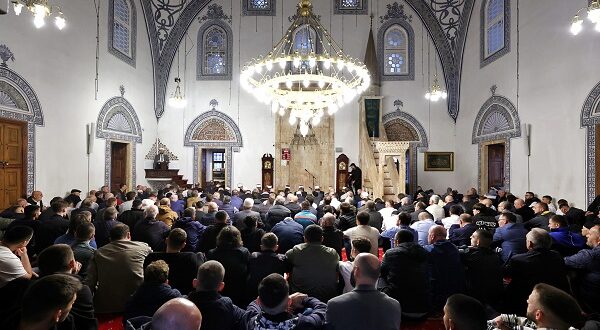 Manifestimi qendror i festës së Fitër Bajramit për Republikën e Kosovës u mbajt në Xhaminë e Madhe, në Prishtinë