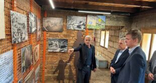 Ambasadori Gjerman në Kosovë, Jorn Rohde, viziton Shtëpinë-Muze në Poklek të Drenicës