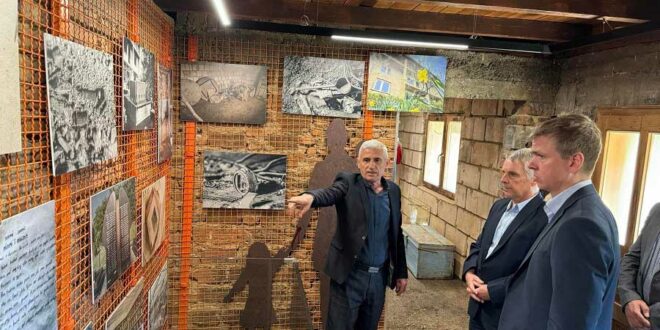 Ambasadori Gjerman në Kosovë, Jorn Rohde, viziton Shtëpinë-Muze në Poklek të Drenicës