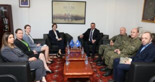 Ministri Maqedonci, priti në takim shefen e operacioneve aktuale, Divizioni për Operacione të Shtabit të NATO-s, Ariella Viehe
