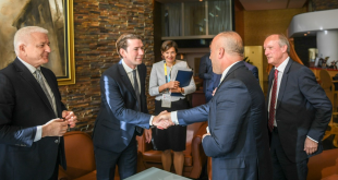 Kryeministri Haradinaj është takuar me Kancelarin austriak Kurz dhe kryeministrin malazez Markoviq