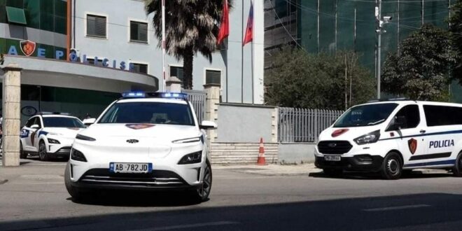 Policia në Shqipëri ka goditur një grup të strukturuar kriminal që trafikonte njerëz