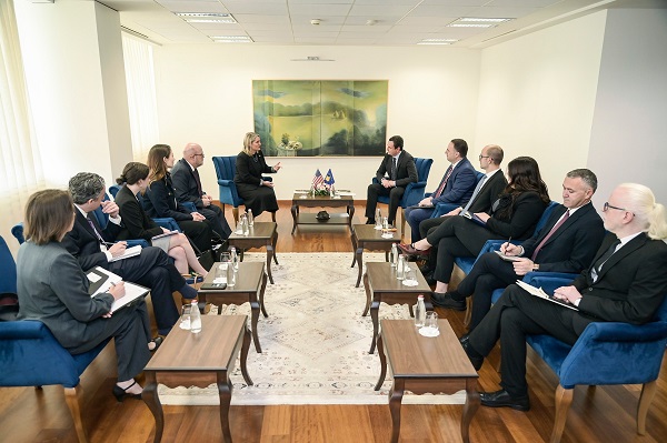 Nënsekretarja amerikane  E  Allen pas takimit me kryeministrin Kurti  deklaroi se Kosova i takon BE së dhe NATO s