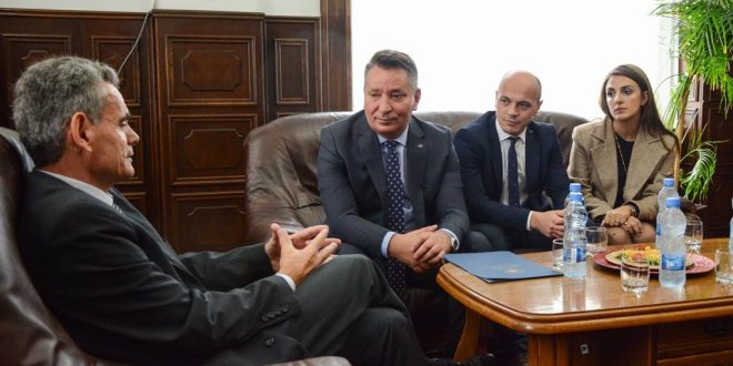 Ministri i Infrastrukturës, Pal Lekaj është takuar sot me rektorin e Universitetit të Prishtinës, Marjan Dema