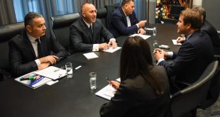 Kryeministri Haradinaj gjatë vizitës në Austri ka takuar zëvendës presidentin e parë të BERZH-it, Jurgen Rigterink