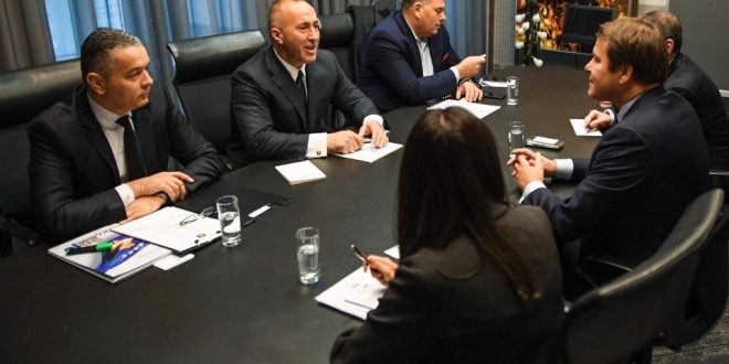 Kryeministri Haradinaj gjatë vizitës në Austri ka takuar zëvendës presidentin e parë të BERZH-it, Jurgen Rigterink